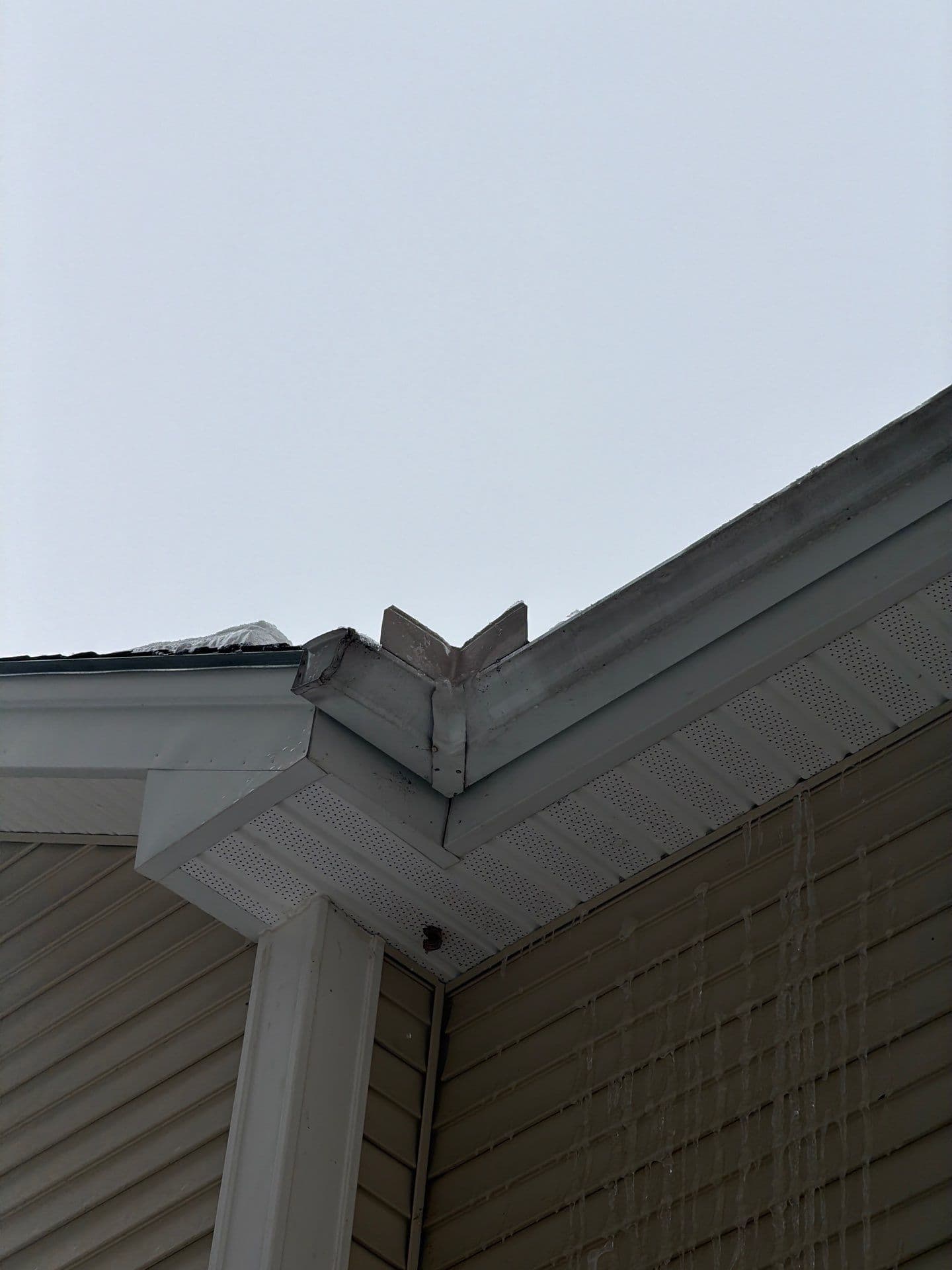 Gallery photos for Ice Dam Removal at Nashua Condos: Image #1