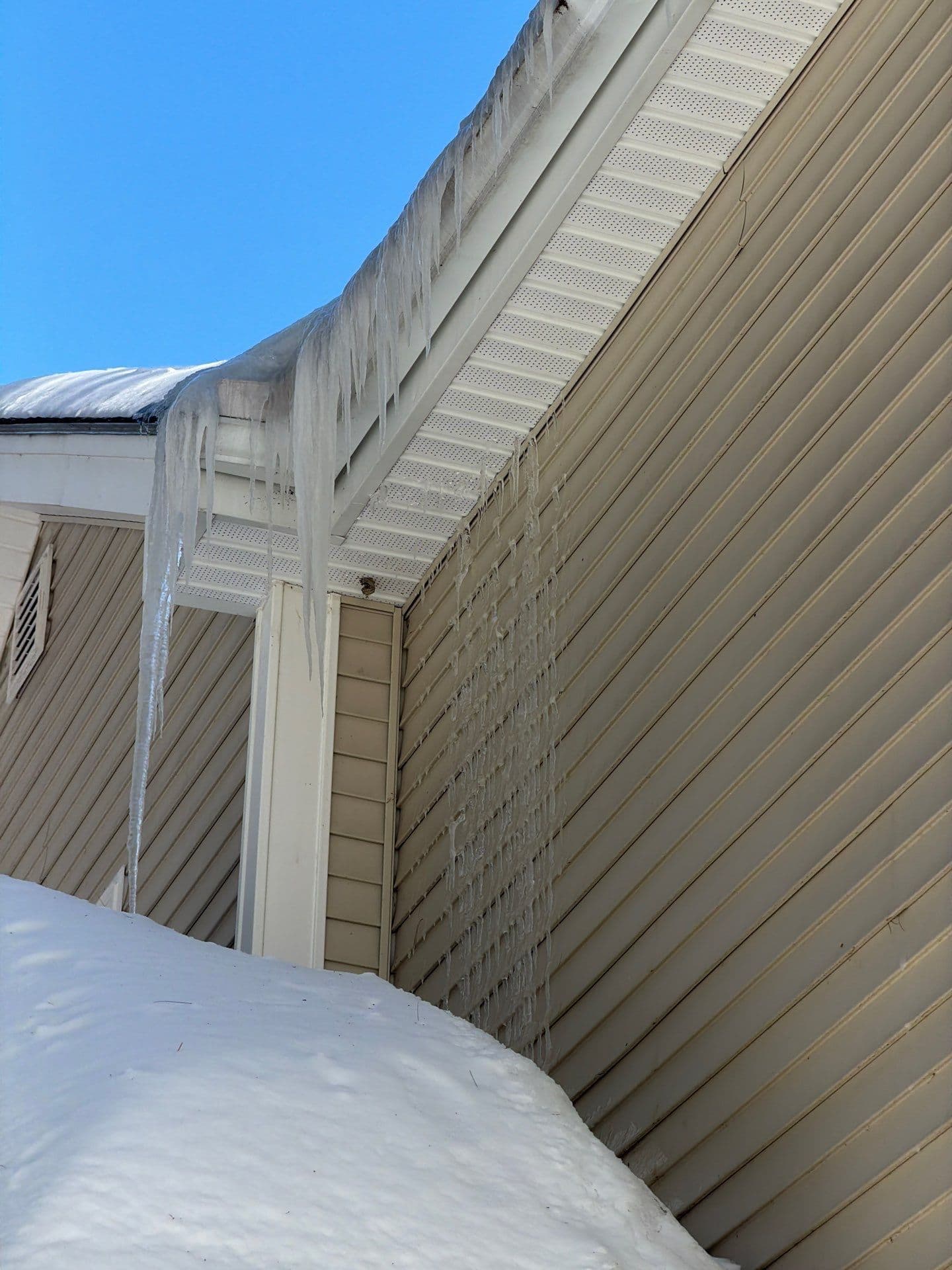 Gallery photos for Ice Dam Removal at Nashua Condos: Image #3